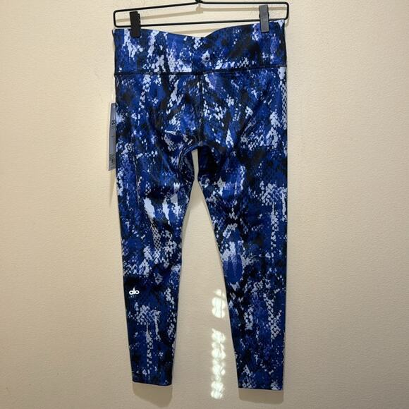 ALO Yoga Airbrush Legging - Blue Python Print Size S - Picture 5 of 6
